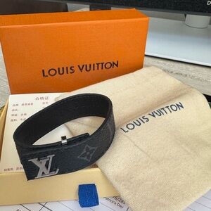 Fashion Bracelet with box and cotton dust bag